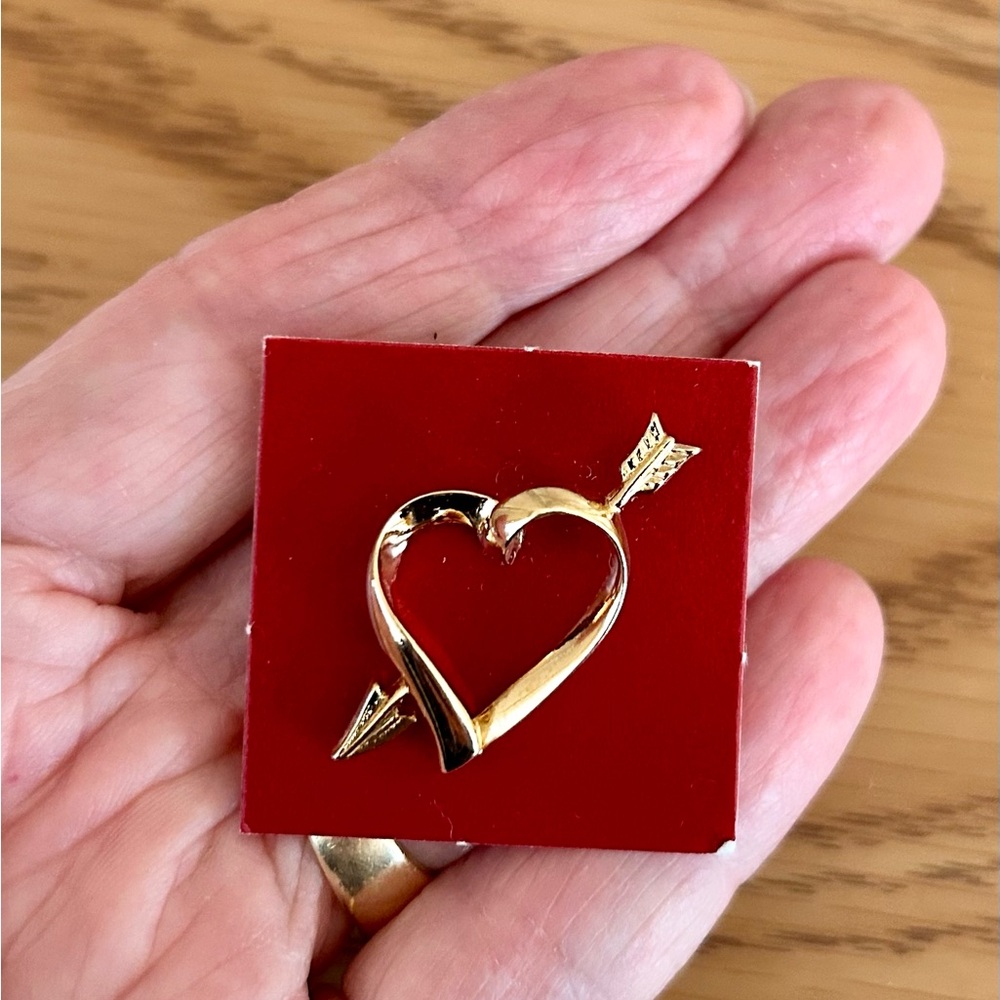 Vintage Avon “Love Struck” Tac Lapel Pin, gold tone, circa 1983
